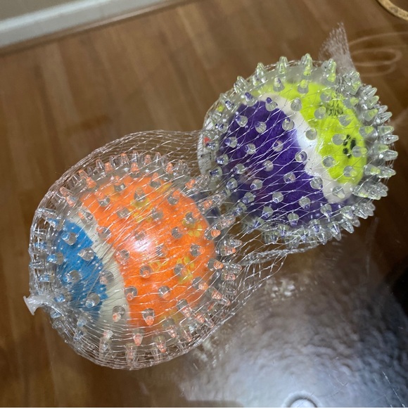 - Brand New Set Of 2 Spiking Ball For Dog. - Picture 5 of 8